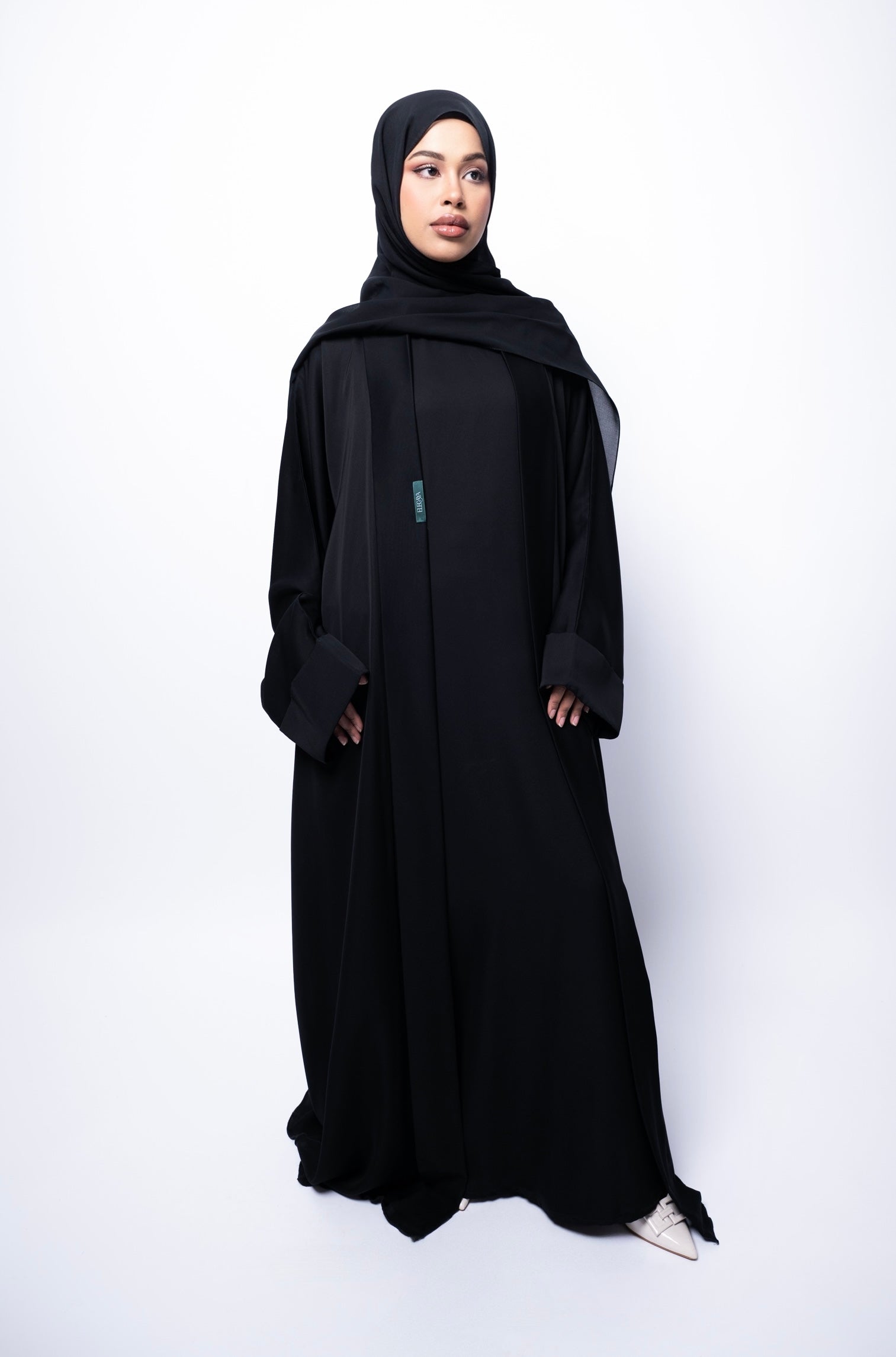 THE ESSENTIAL ELEGAYA BLACK