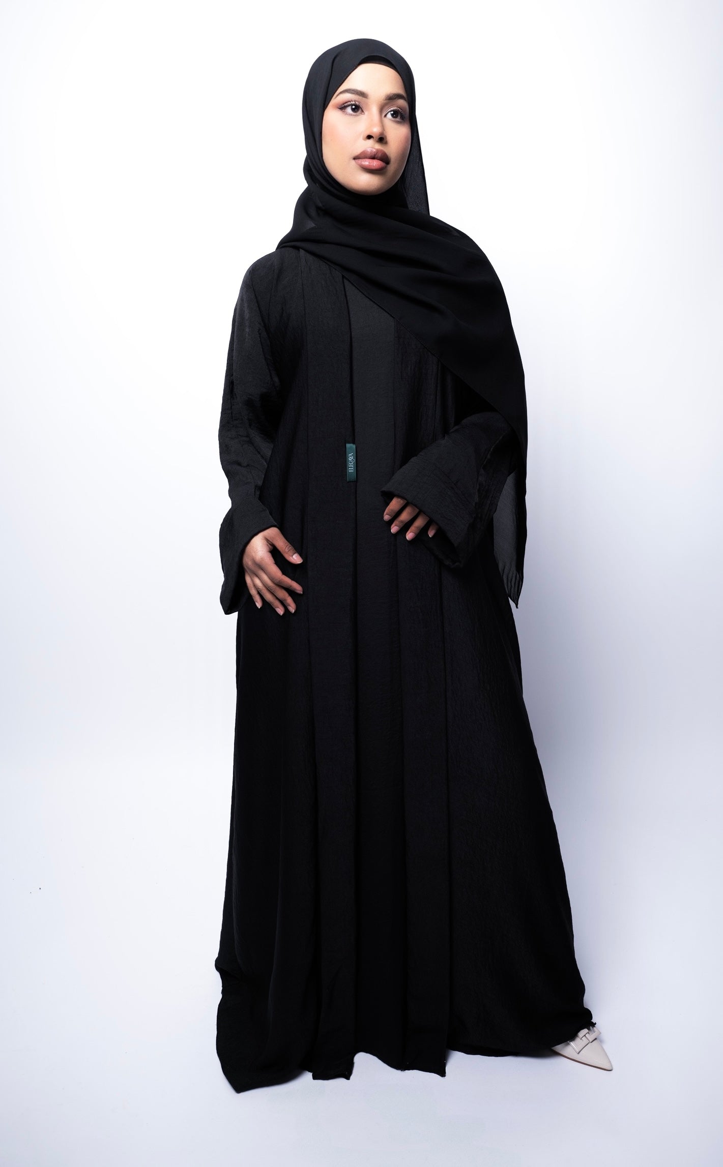 THE ESSENTIAL CURVED BLACK