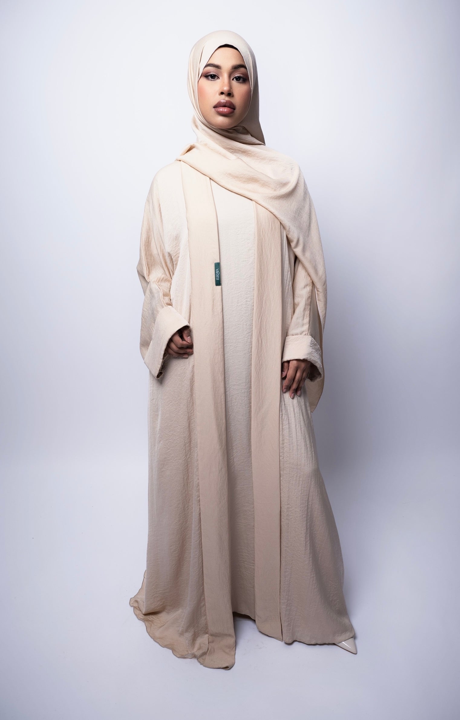THE ESSENTIAL CURVED BEIGE