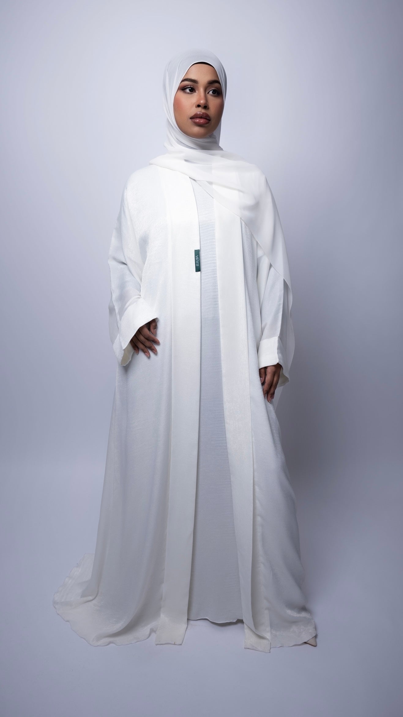 THE ESSENTIAL CURVED WHITE