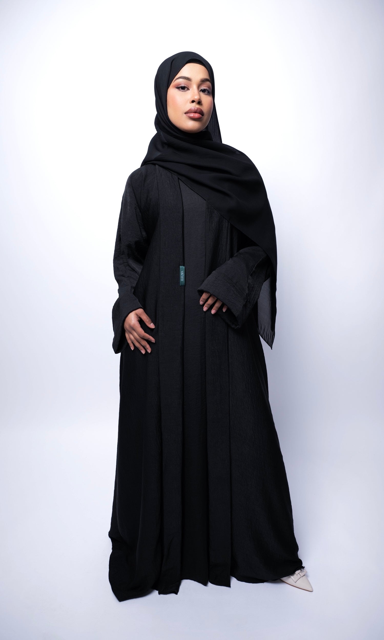 THE ESSENTIAL CURVED BLACK