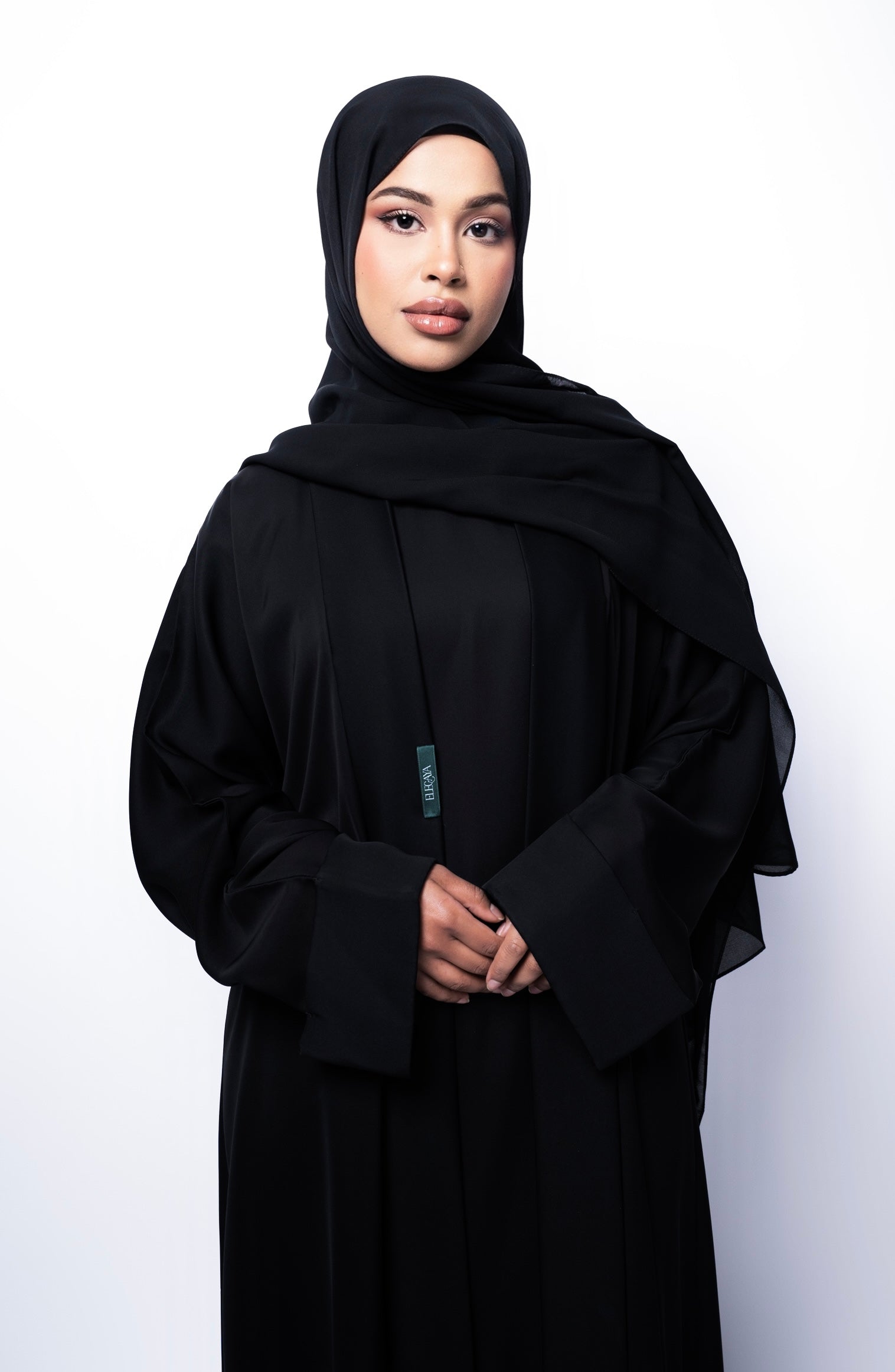 THE ESSENTIAL ELEGAYA BLACK