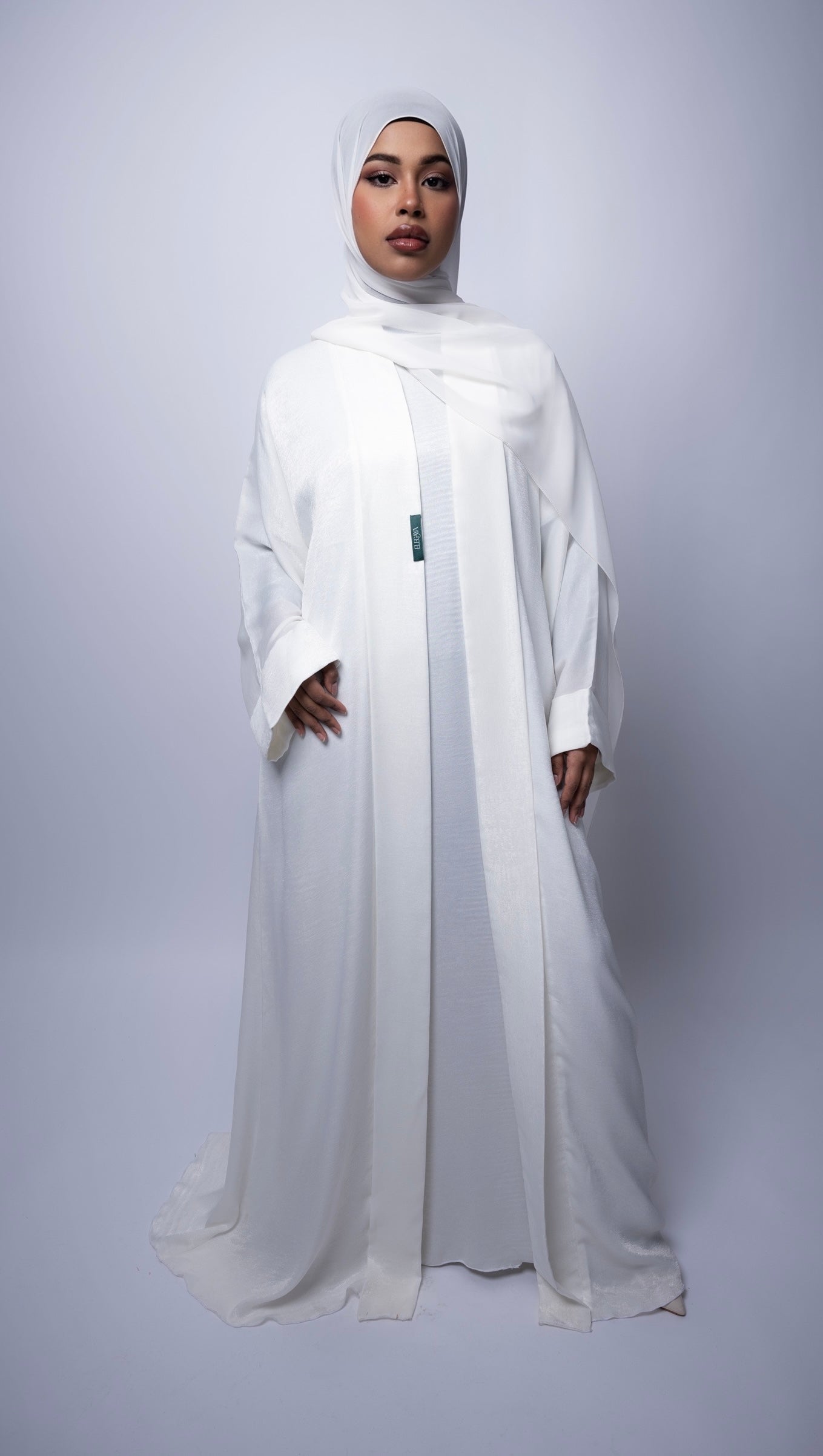 THE ESSENTIAL CURVED WHITE