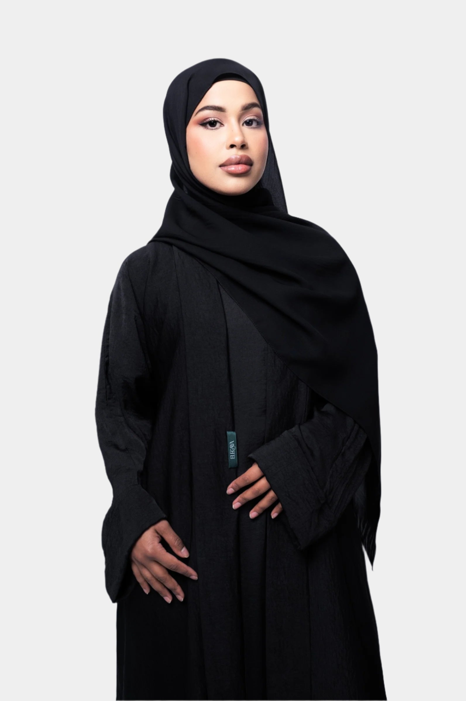 THE ESSENTIAL CURVED BLACK