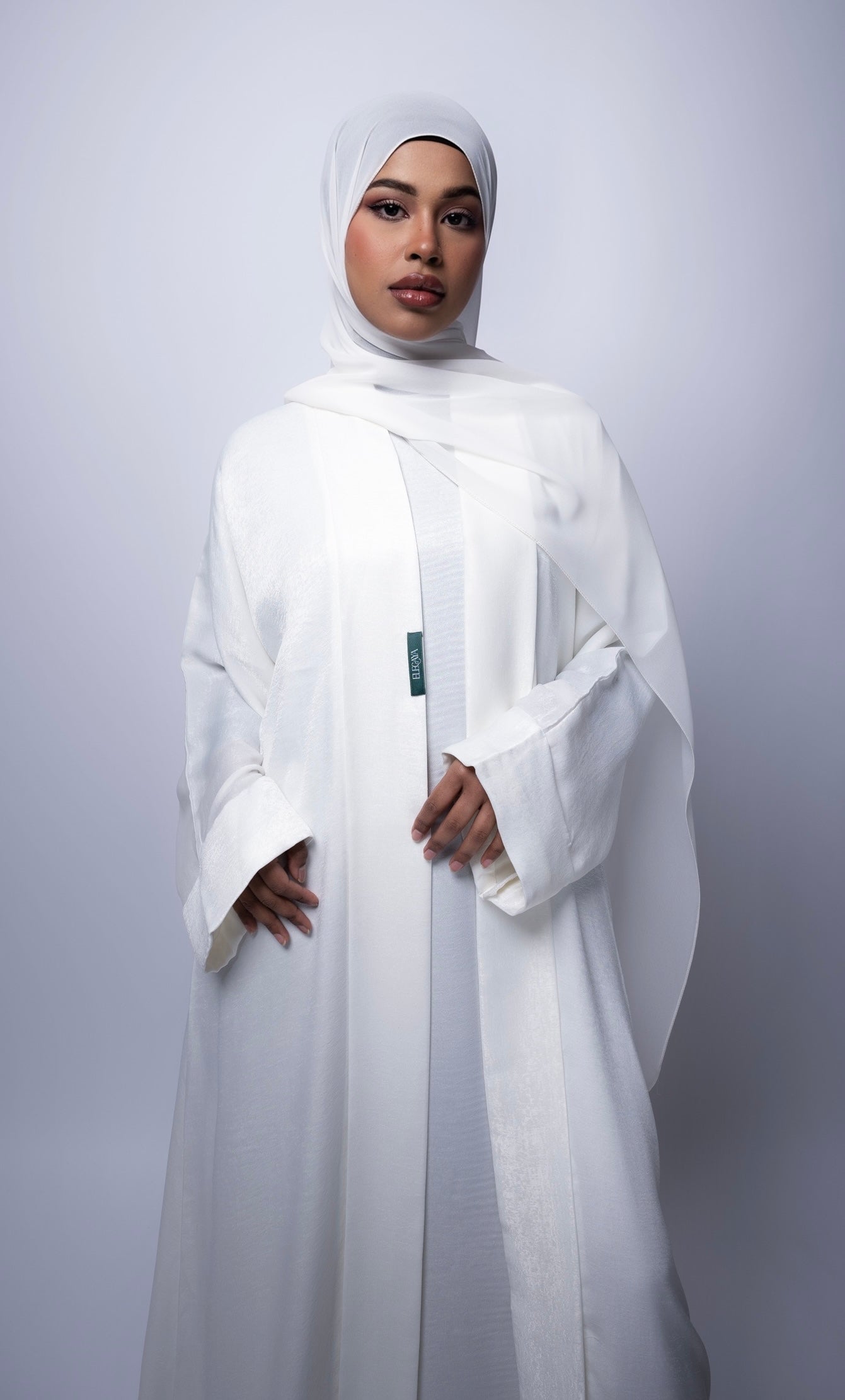 THE ESSENTIAL CURVED WHITE