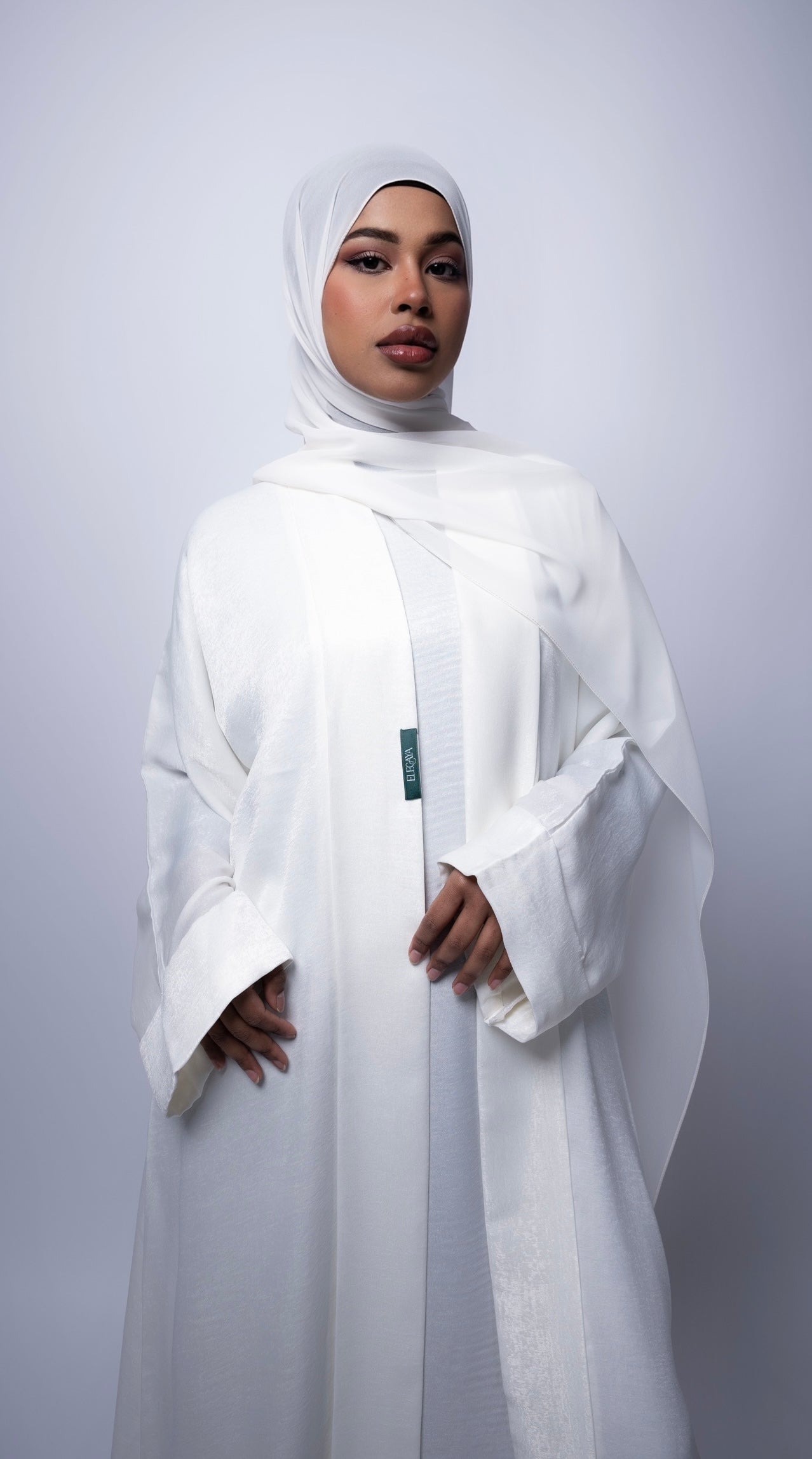 THE ESSENTIAL CURVED WHITE